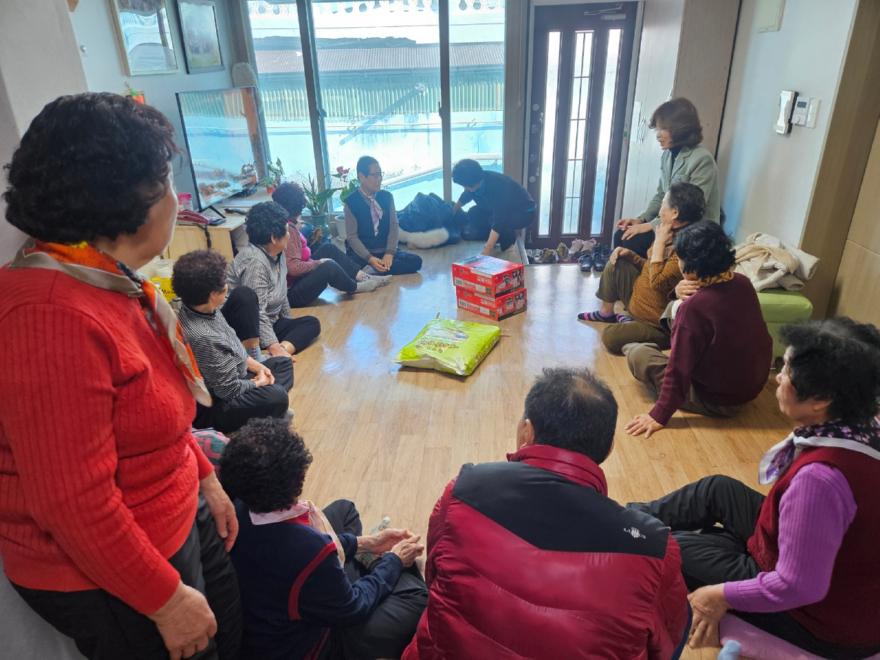 2. 광양시 광영동, 병오년 새해 맞이 경로당 20개소 방문 ‘소통행정’ 펼쳐 - 광영동(현장사진).jpeg