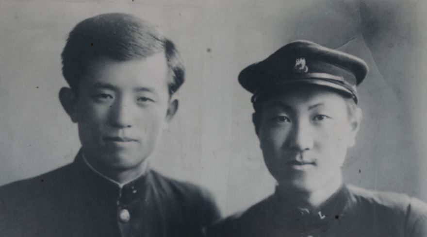 6 광양시 윤동주 순국 81주기 맞아 친필 유고 보존한 정병욱 가옥 방문 추천 관광과(윤동주(좌) 정병욱(우)).jpg