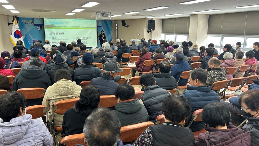 2-1. 보성군, ‘2026년 농업인 교육’ 교육생 모집_2025년 농업인교육(이론교육)을 하고 있다.jpg