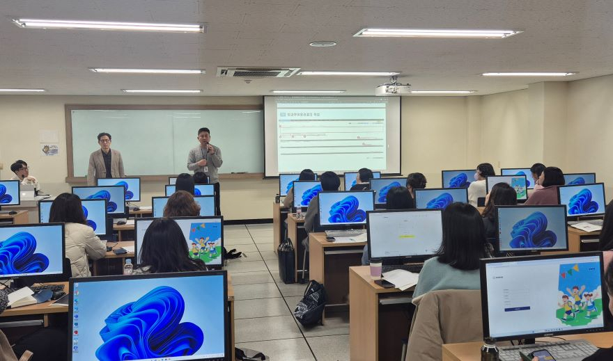 [사진]늘봄실무사와_업무_담당자의_실무_역량연수.jpg