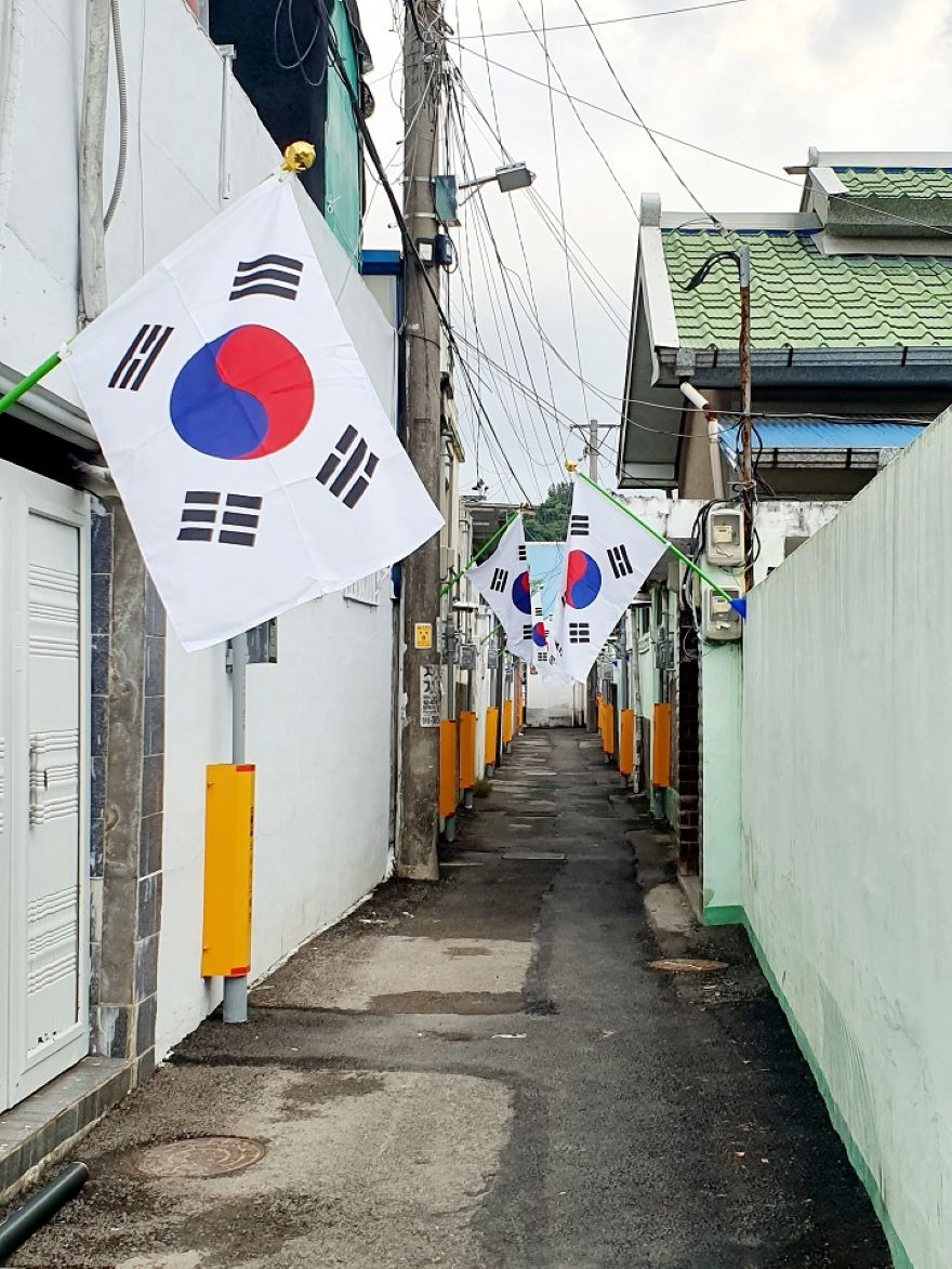 9 순천시 조곡동이 제107주년 3·1절과 제헌절 법정공휴일 지정을 기념해 태극기 달기 운동을 펼쳤다 (2).jpg