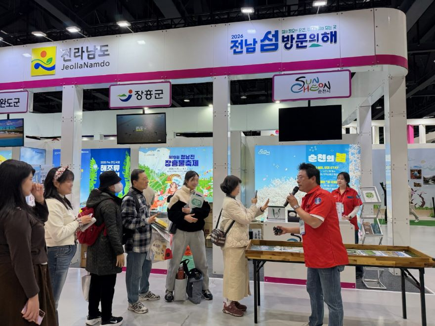 순천시가 서울 코엑스 마곡 전시장에서 열리는 ‘2026 내나라 여행박람회’에 참가해 관광객 유치를 위한 현장 홍보 활동에 나섰다.jpg