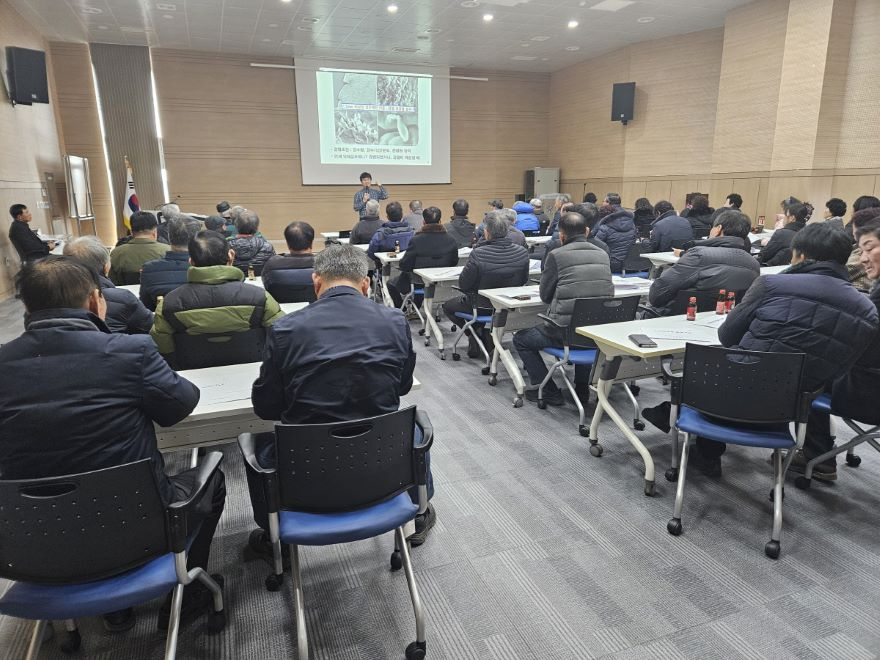 3. 고흥군, 오는 24일 살균제 약제저항성 간이진단기술 워크숍 개최 (1) - 농업인 대상 작물보호제 활용기술 교육.jpg