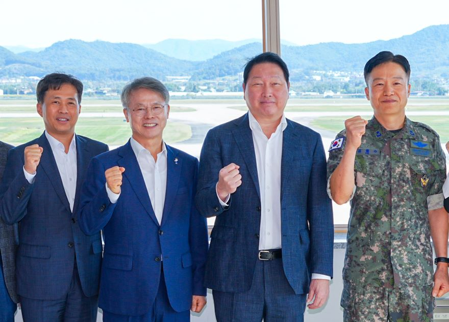 261009 최태원 SK그룹 회장과 반도체 부지 점검(비상관제탑)GJI09903.jpg