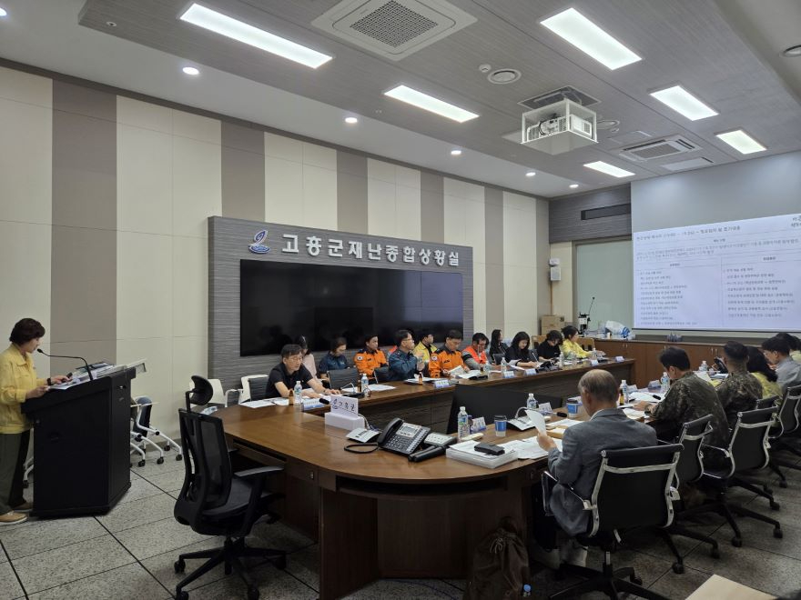 1. 고흥군, 2026 재난대응 안전한국훈련 2차 컨설팅 및 기획회의 개최 (1) 군청 재난종합상황실에서 2026 재난대응 안전한국훈련 2차 컨설팅 및 기획회의 개최.jpg