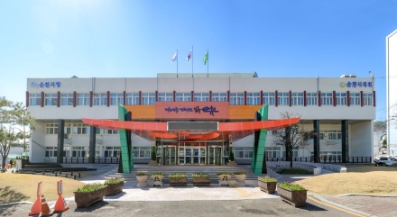 한국공공자치연구원 이사장 순천 방문, 2025 한국지방자치경쟁력지수 전남 1위 인증서 전달